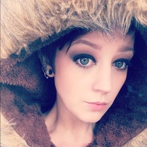 Meet your Posher, Amber